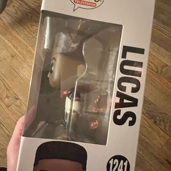 Funko Pop Stranger Thingsngs Vinyl Figure LUCAS SINCLAIR - Picture 5 of 10